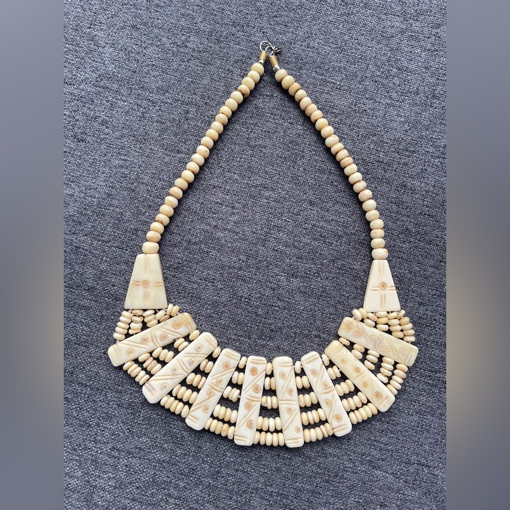 Indigenous vintage carved bone necklace - Picture 1 of 5
